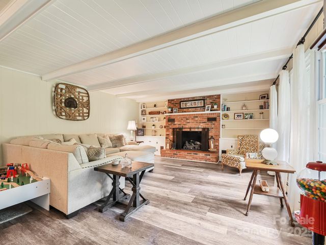 3221 Debbie Drive, Hendersonville, NC 28791
