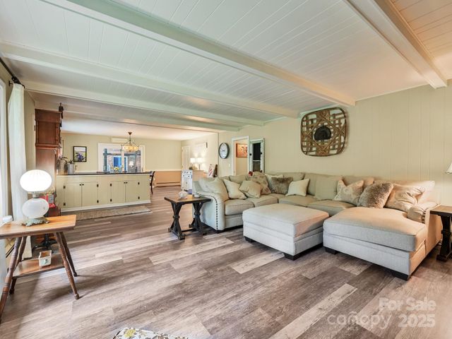 3221 Debbie Drive, Hendersonville, NC 28791