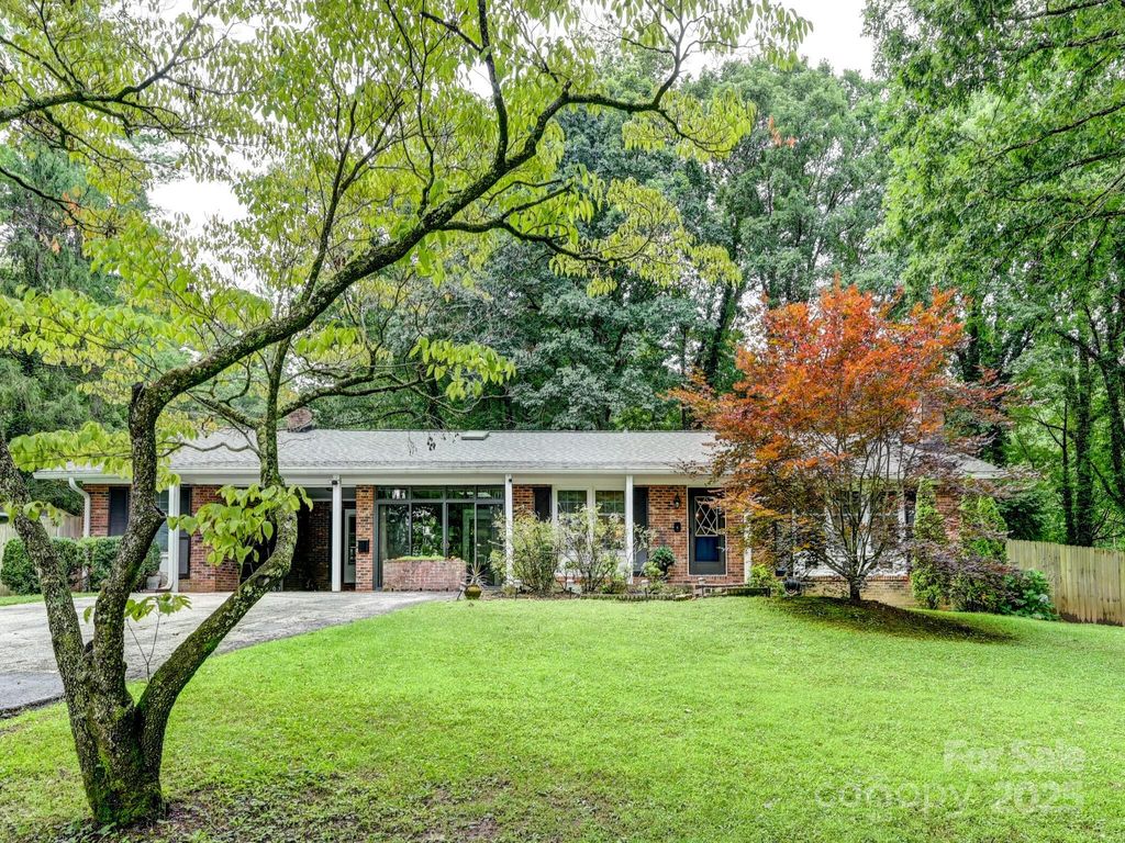 3221 Debbie Drive, Hendersonville, NC 28791