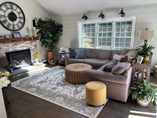 7 Massasoit Ave, Norton, MA 02072