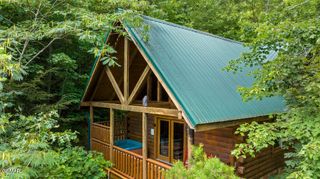 663 Black Bear Falls Way, Gatlinburg, TN 37738