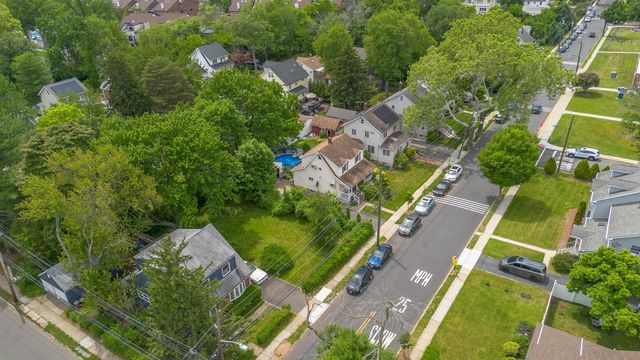256 FYCKE LANE, Teaneck, NJ 07666
