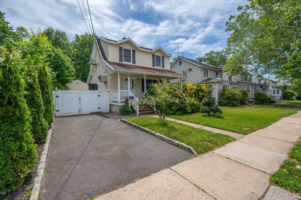 256 FYCKE LANE, Teaneck, NJ 07666