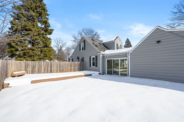 2030 Paddington Road, Kalamazoo, MI 49001