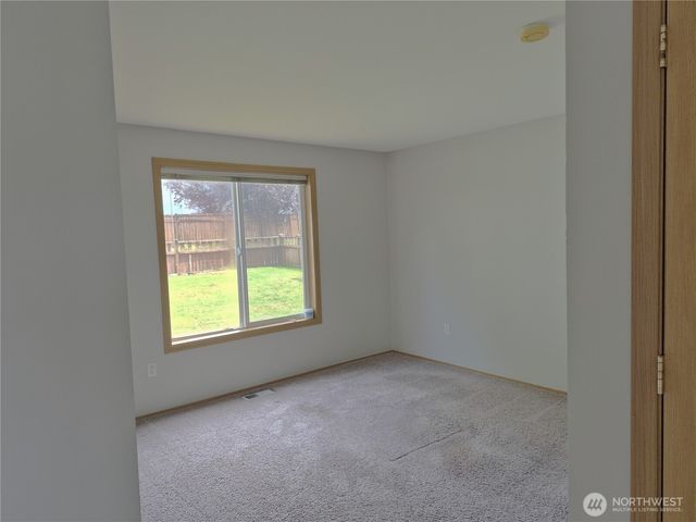 7409 Village Drive, Sumner, WA 98390