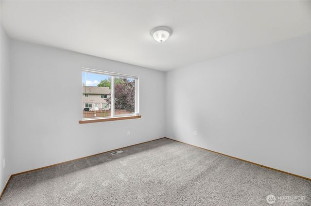 7409 Village Drive, Sumner, WA 98390