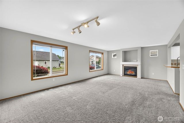 7409 Village Drive, Sumner, WA 98390