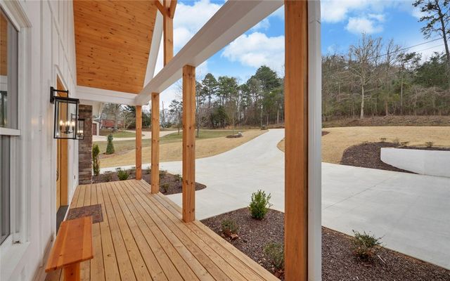 672 Tugaloo Heights Circle, Lavonia, GA 30553
