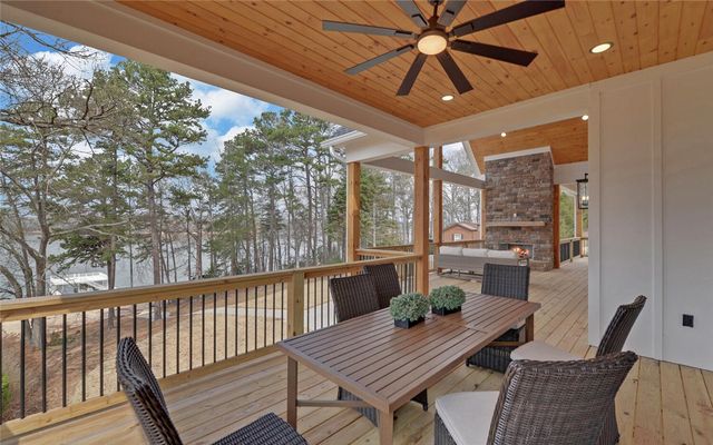 672 Tugaloo Heights Circle, Lavonia, GA 30553