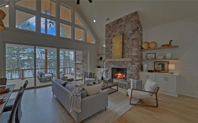 672 Tugaloo Heights Circle, Lavonia, GA 30553