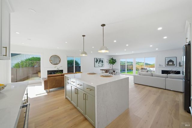 121 San Marino Dr, San Rafael, CA 94901