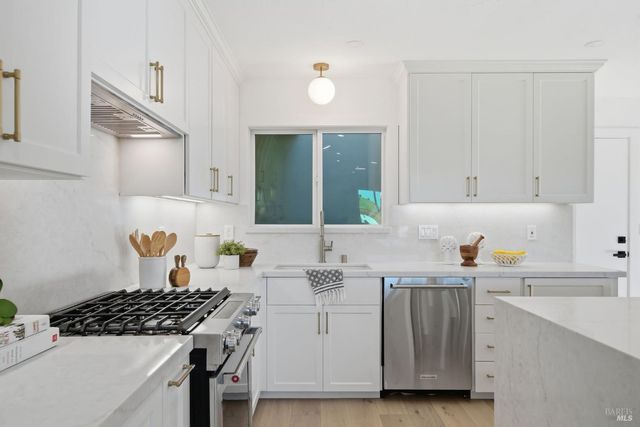 121 San Marino Dr, San Rafael, CA 94901