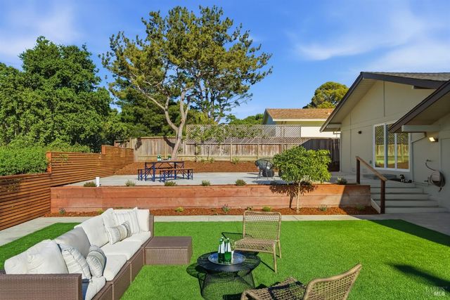 121 San Marino Dr, San Rafael, CA 94901