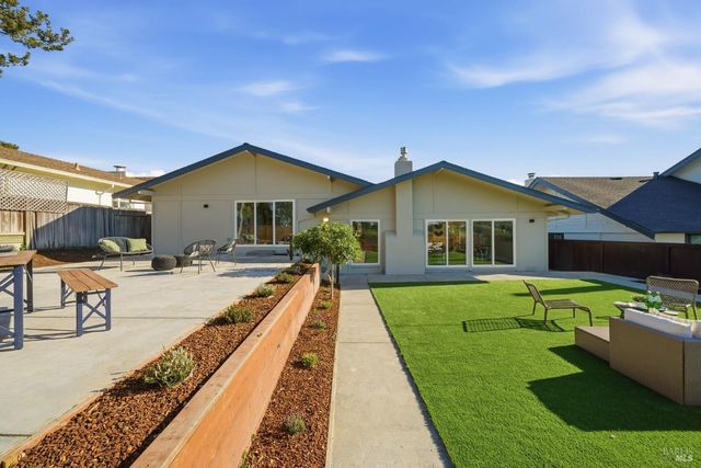 121 San Marino Dr, San Rafael, CA 94901