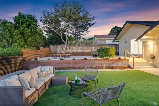 121 San Marino Dr, San Rafael, CA 94901