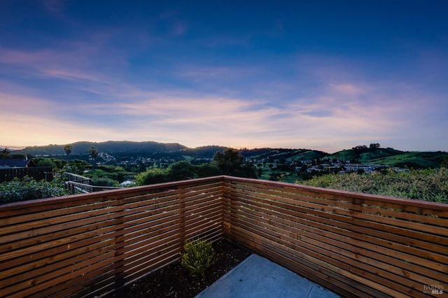 121 San Marino Dr, San Rafael, CA 94901