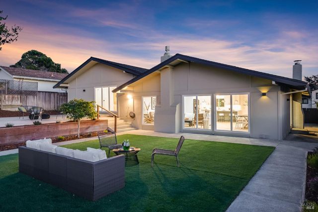 121 San Marino Dr, San Rafael, CA 94901