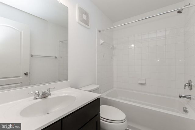 16882 PORTERS INN DR, Dumfries, VA 22026