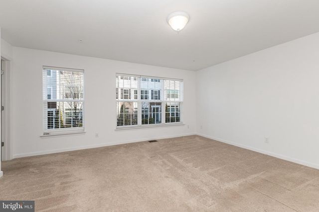 16882 PORTERS INN DR, Dumfries, VA 22026