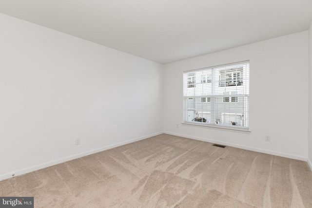 16882 PORTERS INN DR, Dumfries, VA 22026