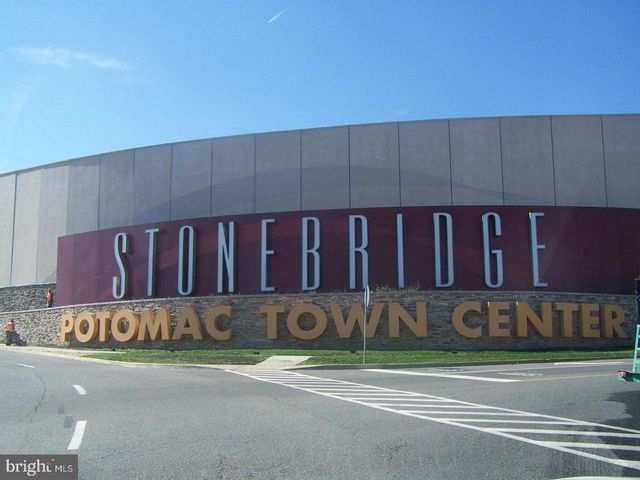 16882 PORTERS INN DR, Dumfries, VA 22026