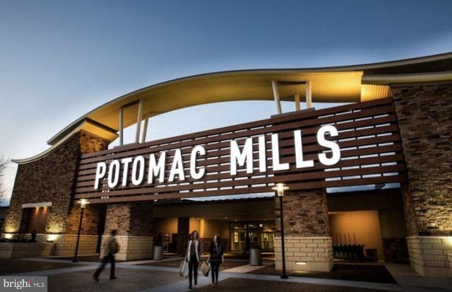 16882 PORTERS INN DR, Dumfries, VA 22026