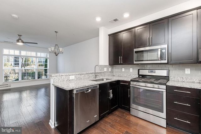 16882 PORTERS INN DR, Dumfries, VA 22026