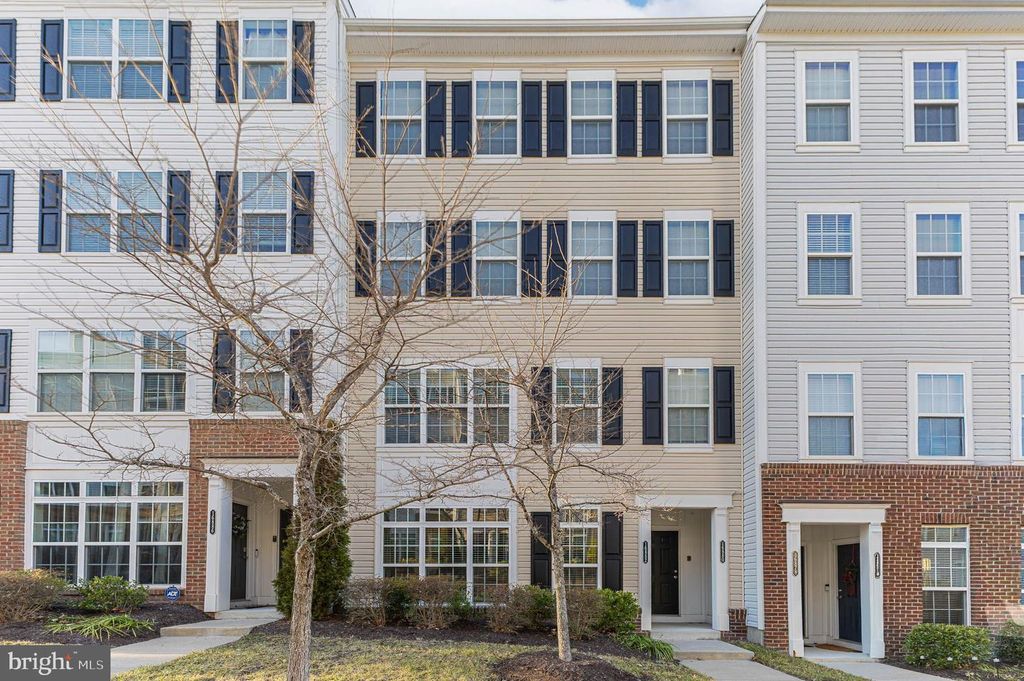 16882 PORTERS INN DR, Dumfries, VA 22026