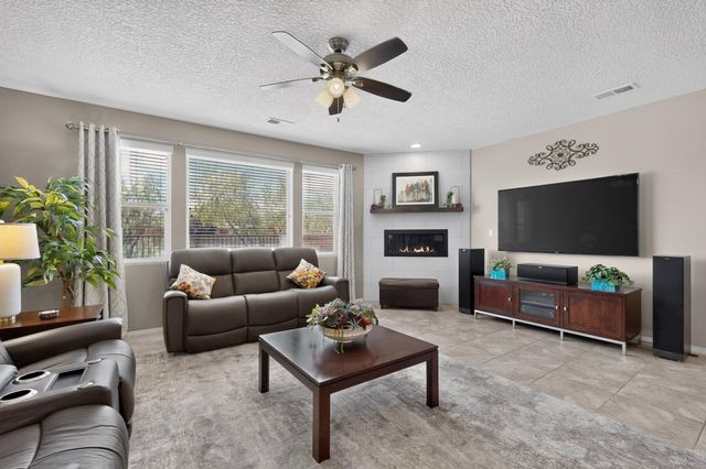 1623 Vista De Colinas Drive SE, Rio Rancho, NM 87124