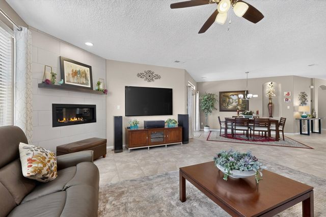 1623 Vista De Colinas Drive SE, Rio Rancho, NM 87124