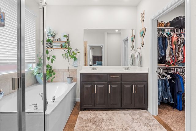 142 Wagon Mound, Waxahachie, TX 75167