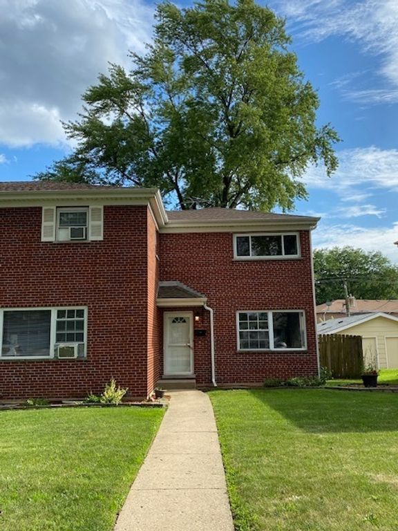 29 E Thorndale Avenue, Roselle, IL 60172