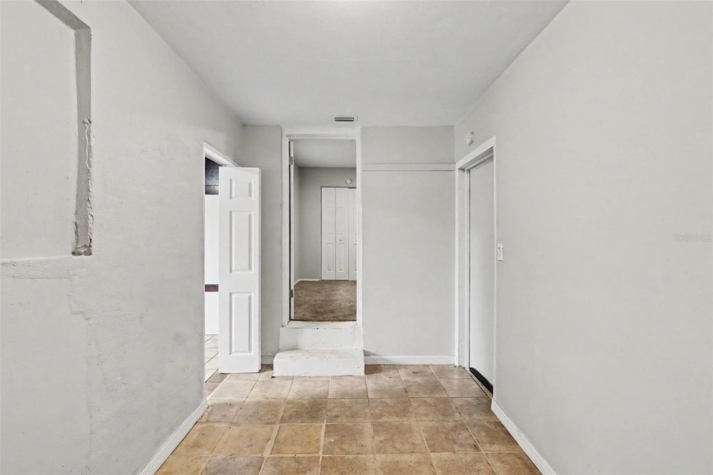 Image 3 of property listing at 4529 19TH STREET CIRCLE W, Bradenton, FL 34207