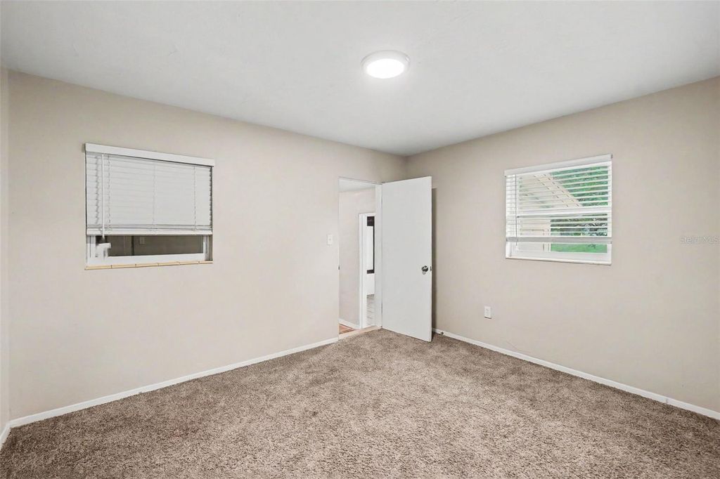Image 8 of property listing at 4529 19TH STREET CIRCLE W, Bradenton, FL 34207