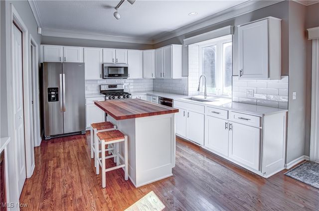 340 Pineo Court, Sagamore Hills, OH 44067