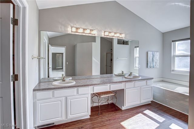 340 Pineo Court, Sagamore Hills, OH 44067