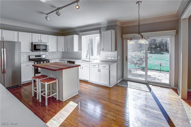 340 Pineo Court, Sagamore Hills, OH 44067