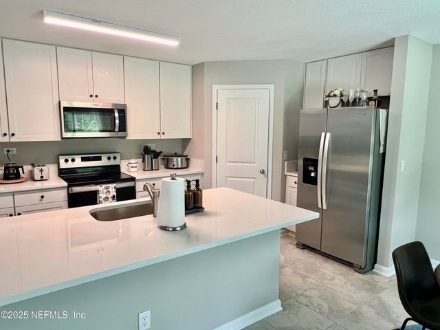 4942 BIG PINE Drive, Jacksonville, FL 32218