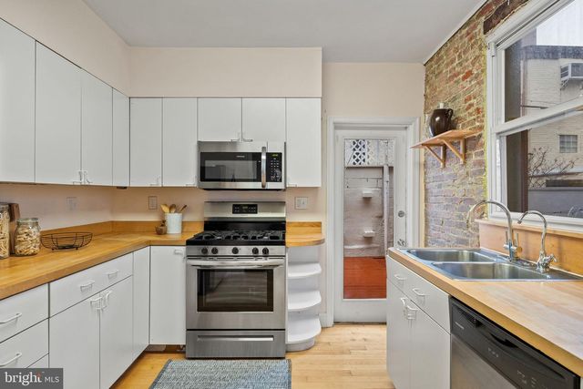 526 S LECOUNT ST, Philadelphia, PA 19146