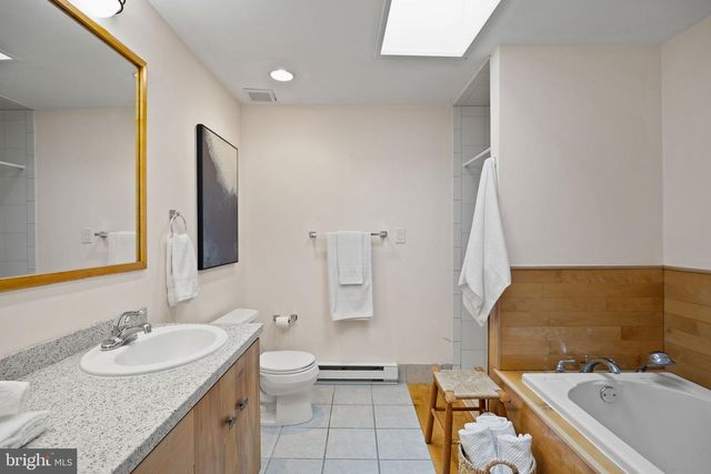 526 S LECOUNT ST, Philadelphia, PA 19146