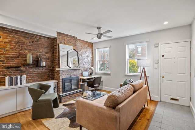 526 S LECOUNT ST, Philadelphia, PA 19146