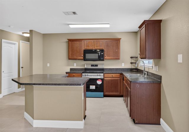 2215 Splendor Court, Arlington, TX 76010