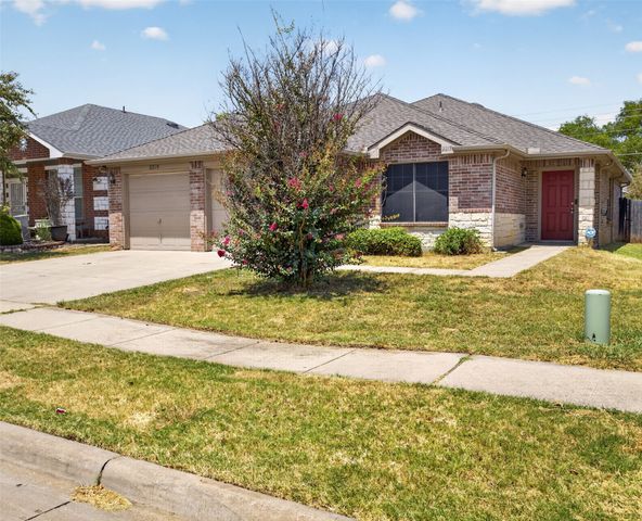 2215 Splendor Court, Arlington, TX 76010