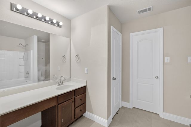 2215 Splendor Court, Arlington, TX 76010