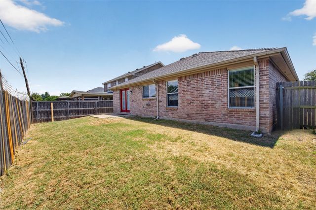 2215 Splendor Court, Arlington, TX 76010