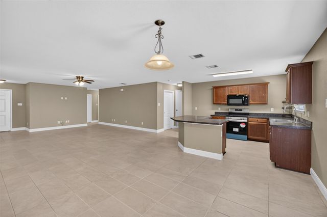 2215 Splendor Court, Arlington, TX 76010