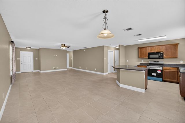 2215 Splendor Court, Arlington, TX 76010