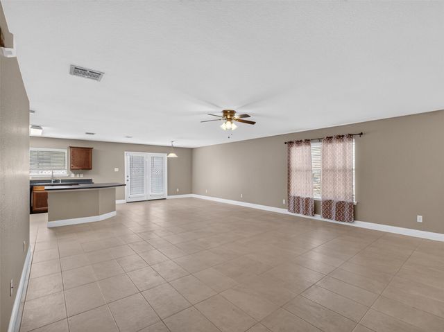2215 Splendor Court, Arlington, TX 76010