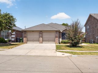2215 Splendor Court, Arlington, TX 76010