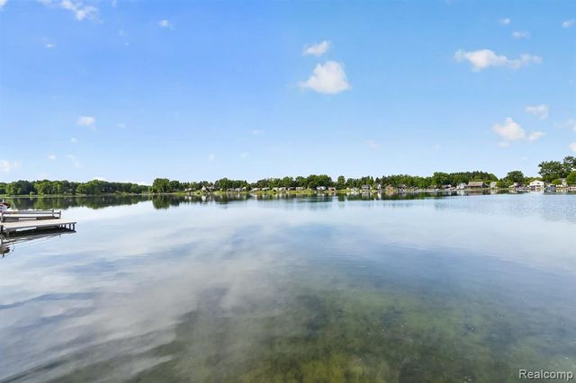 1717 Triangle Lake Road, Howell, MI 48843